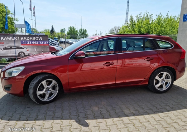 Volvo V60 cena 33900 przebieg: 228000, rok produkcji 2011 z Sulejówek małe 106